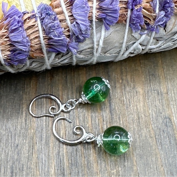 Green Quartz spheres dangle silver earrings - Picture 1 of 1